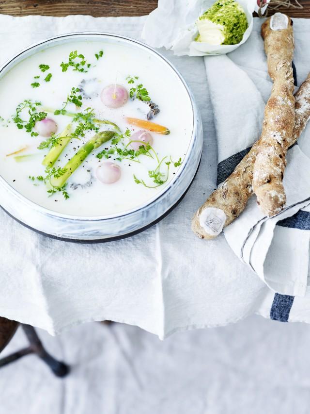 Soupe aux légumes printanniers